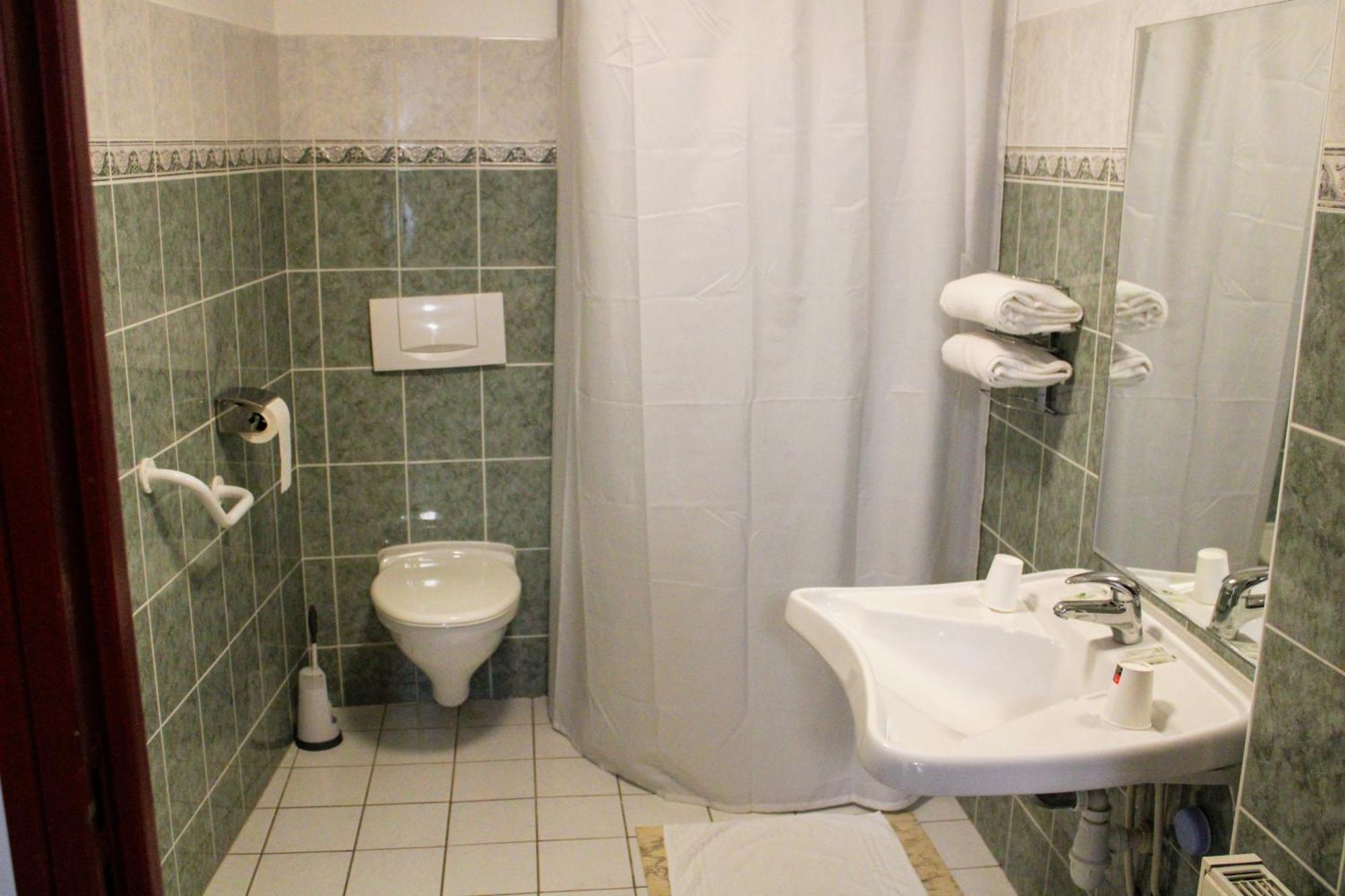Chambres D'Hotes Du Colvert Forges-les-Eaux Kültér fotó