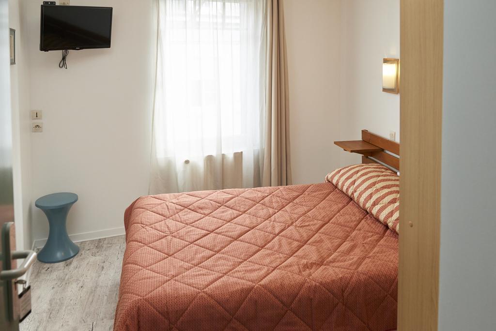 Chambres D'Hotes Du Colvert Forges-les-Eaux Kültér fotó